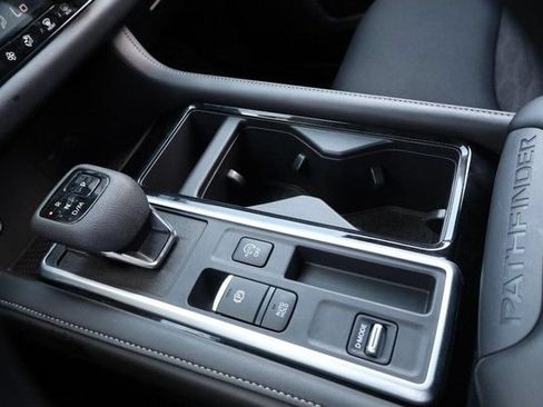 Certified 2025 Nissan Pathfinder SV w/ SV Premium Package FWD image 19