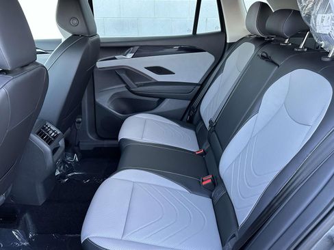 New 2025 Volkswagen Tiguan SE image 13