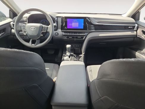 Used 2025 Toyota Camry LE FWD image 10