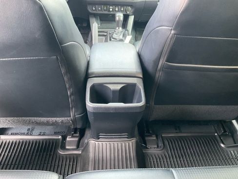 Used 2019 Toyota Tacoma TRD Sport image 35