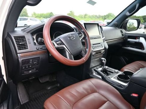 Used 2018 Toyota Land Cruiser AWD/4WD image 7