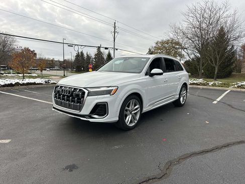 Used 2025 Audi Q7 3.0T Premium Plus w/ Premium Plus Package AWD/4WD image 3