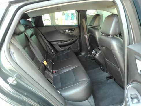 Used 2018 Chevrolet Malibu LT w/ Leather Package FWD image 24