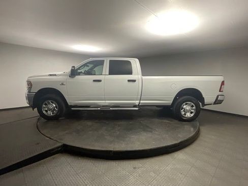 Used 2024 RAM 2500 Tradesman w/ Chrome Appearance Group AWD/4WD image 4