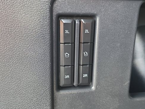 Used 2023 Ford Expedition Limited image 11