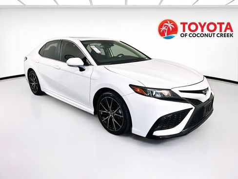 Used 2024 Toyota Camry SE w/ Convenience Package image 1