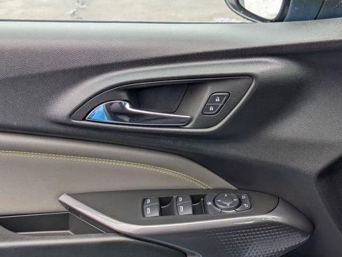 Used 2025 Chevrolet Trax ACTIV w/ Sunroof Package image 12