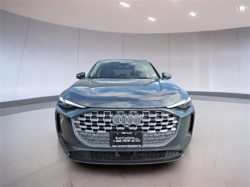 Used 2025 Audi Q5 Premium w/ Convenience Package image 2