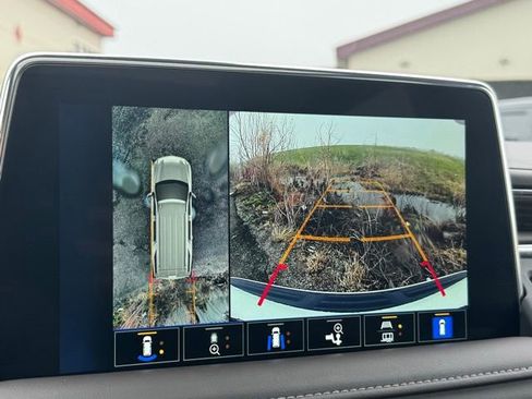 Used 2022 Chevrolet Tahoe Z71 w/ Z71 Off-Road Package image 4