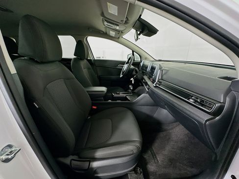 Used 2025 Kia Sportage LX FWD image 28