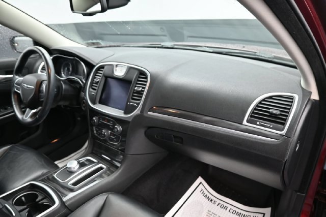 Used 2021 Chrysler 300 Touring AWD/4WD image 9