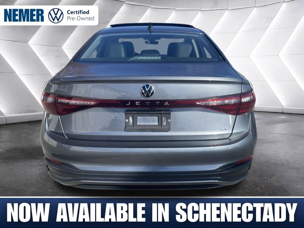 Used 2025 Volkswagen Jetta SE FWD image 4