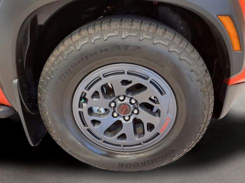 Used 2025 Nissan Frontier Pro-X RWD image 8