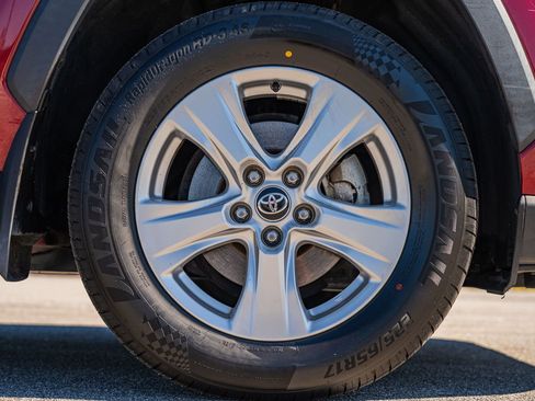 Used 2021 Toyota RAV4 XLE w/ Convenience Package image 9