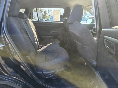 Used 2023 Toyota Highlander LE FWD image 14