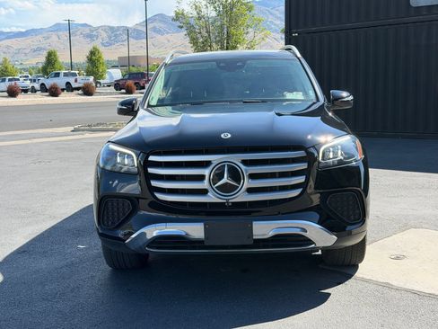 Used 2024 Mercedes-Benz GLS 450 4MATIC image 2