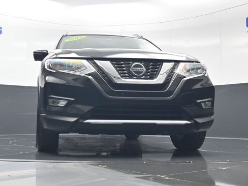 Used 2018 Nissan Rogue SV w/ Premium Package image 40