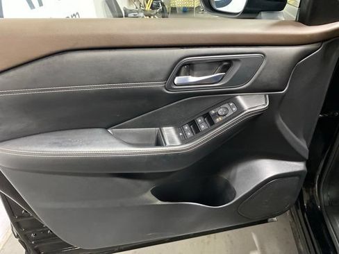Certified 2023 Nissan Rogue SV w/ SV Premium B Package AWD/4WD image 8