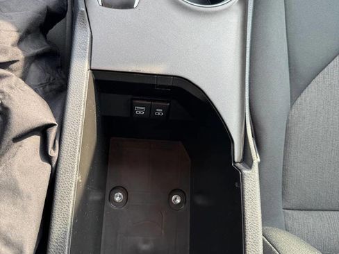 Used 2022 Toyota Camry LE image 33