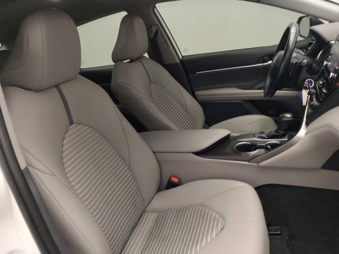 Used 2021 Toyota Camry SE image 21