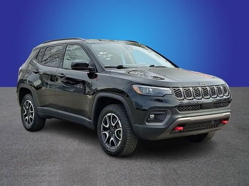 Used 2025 Jeep Compass Trailhawk w/ Trailhawk Elite Group image 3