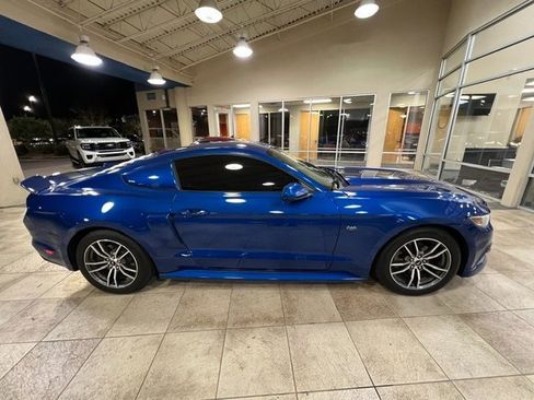 Used 2017 Ford Mustang Coupe image 7