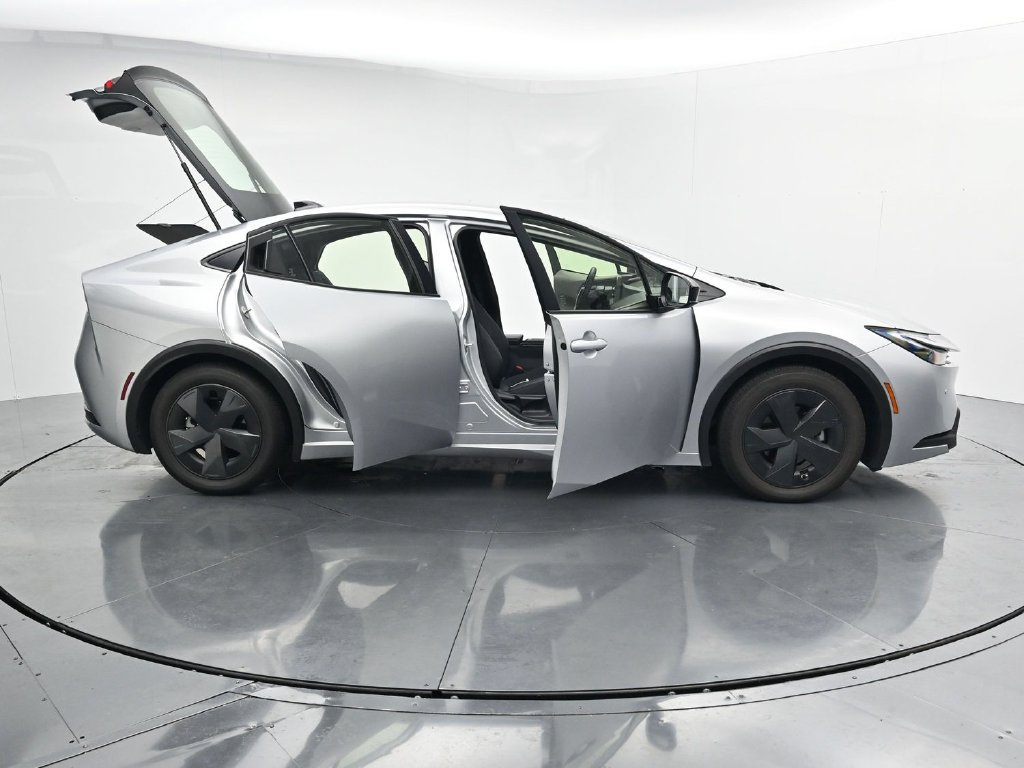 Used 2026 Toyota Prius LE FWD image 27