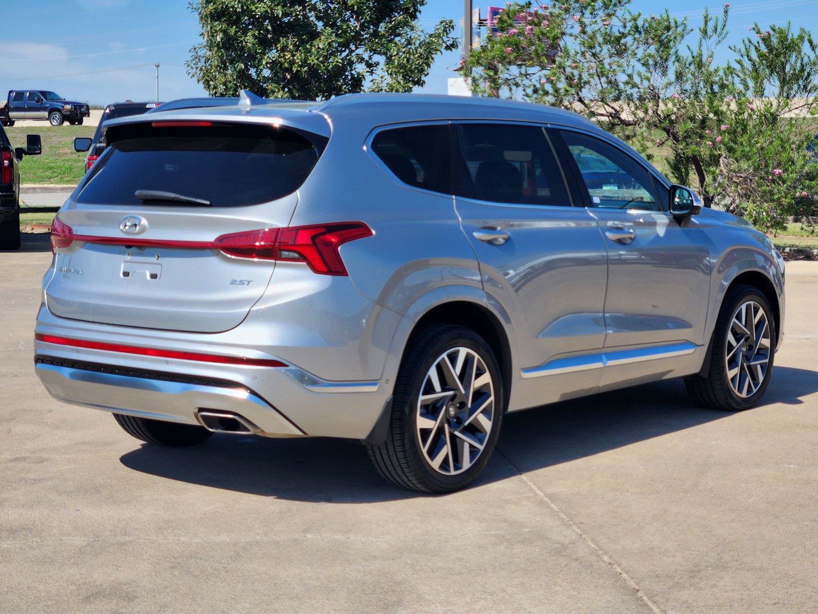 Used 2022 Hyundai Santa Fe Calligraphy FWD image 4