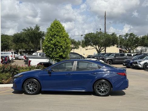 Used 2025 Toyota Camry XSE FWD image 4