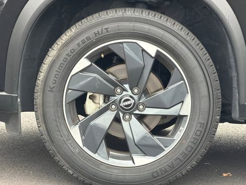 Used 2024 Nissan Rogue SV image 25