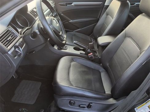 Used 2018 Volkswagen Passat 2.0T R-Line image 17