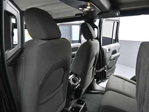 Used 2023 Jeep Gladiator Overland image 10