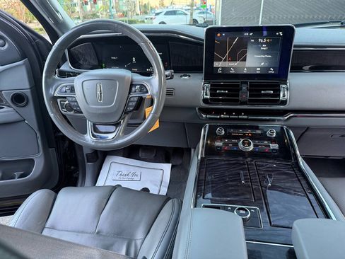 Used 2018 Lincoln Navigator Reserve AWD/4WD image 7