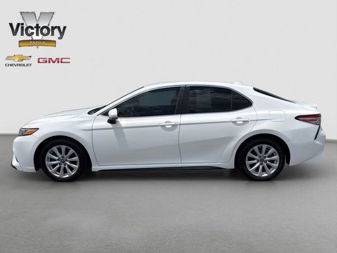 Used 2019 Toyota Camry SE FWD image 3