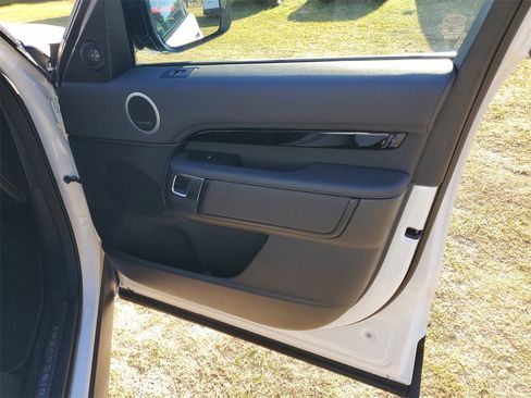 Used 2024 Land Rover Discovery S image 40