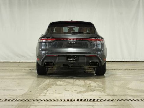 Certified 2022 Porsche Macan AWD/4WD image 6