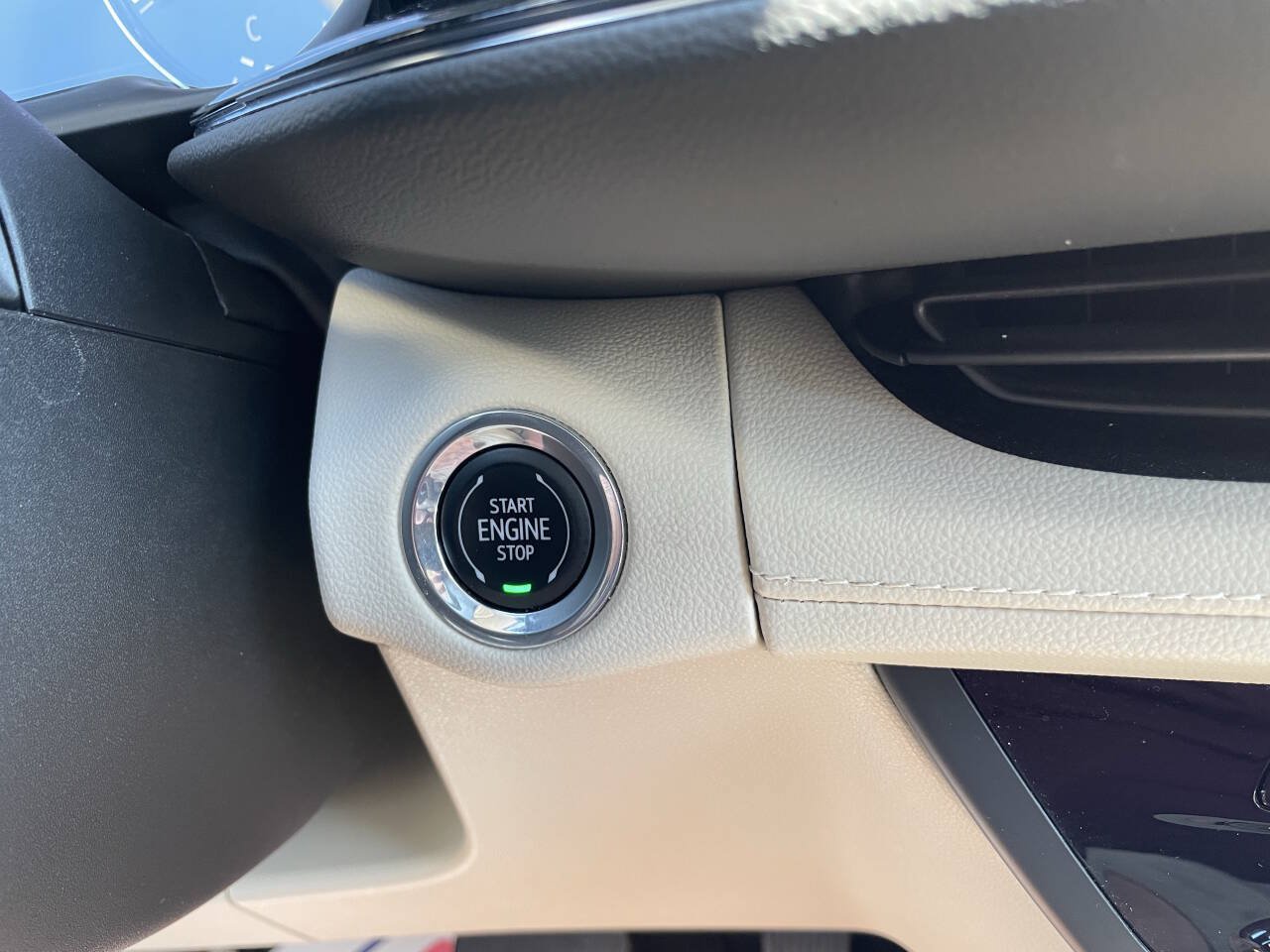 Used 2023 Buick Envision Essence AWD/4WD image 19