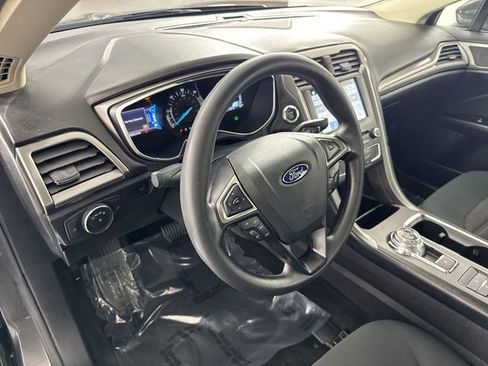 Used 2017 Ford Fusion SE image 21