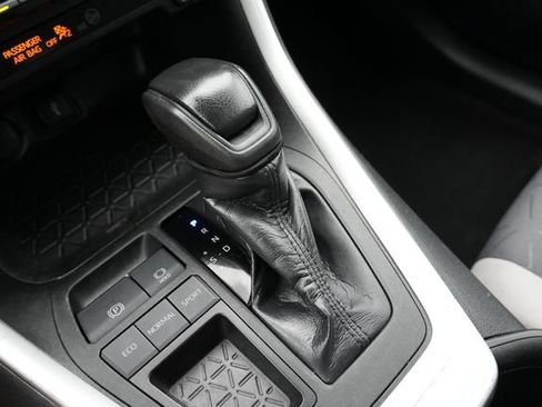 Used 2022 Toyota RAV4 XLE FWD image 37