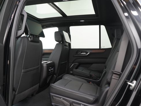 Used 2025 GMC Yukon Denali w/ Denali Reserve Package AWD/4WD image 19