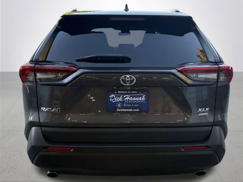 Used 2022 Toyota RAV4 XLE Premium image 8