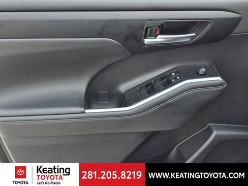 Used 2024 Toyota Highlander XLE FWD image 15