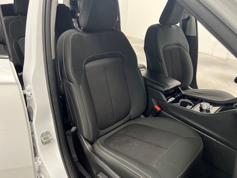 Used 2023 Jeep Grand Cherokee L Laredo image 25