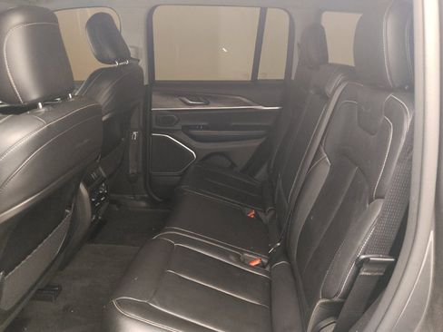 Used 2022 Jeep Grand Cherokee Limited image 18