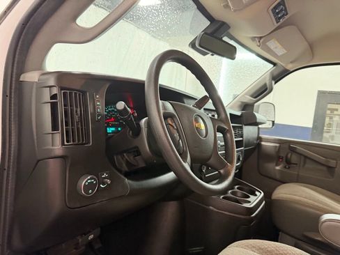 Used 2020 Chevrolet Express 3500 LT w/ LT Preferred Equipment Group RWD image 17