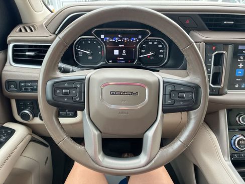 Used 2021 GMC Yukon Denali w/ Denali Premium Package AWD/4WD image 11