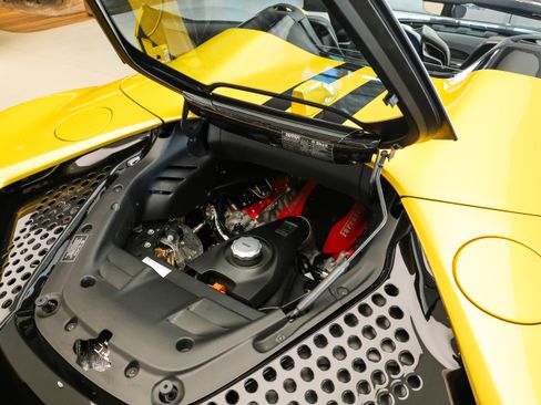 Used 2024 Ferrari SF90 Spider image 12