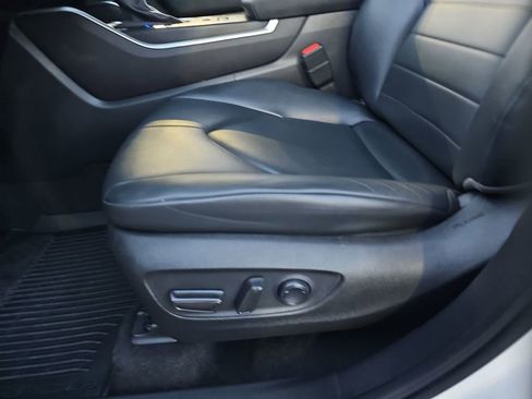 Certified 2024 Toyota Highlander XLE AWD/4WD image 17