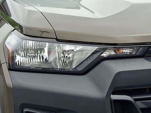 Certified 2024 Chevrolet Colorado Trail Boss w/ Technology Package AWD/4WD image 9