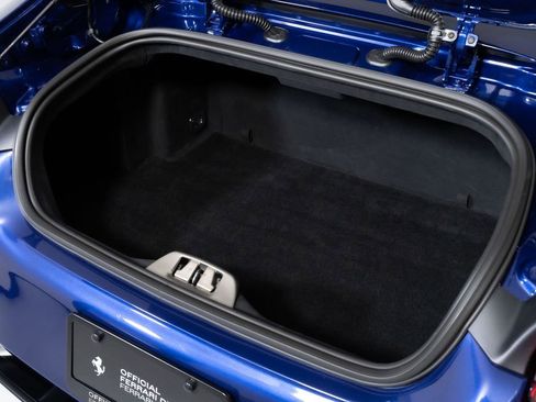 Used 2021 Ferrari 812 GTS Base image 16